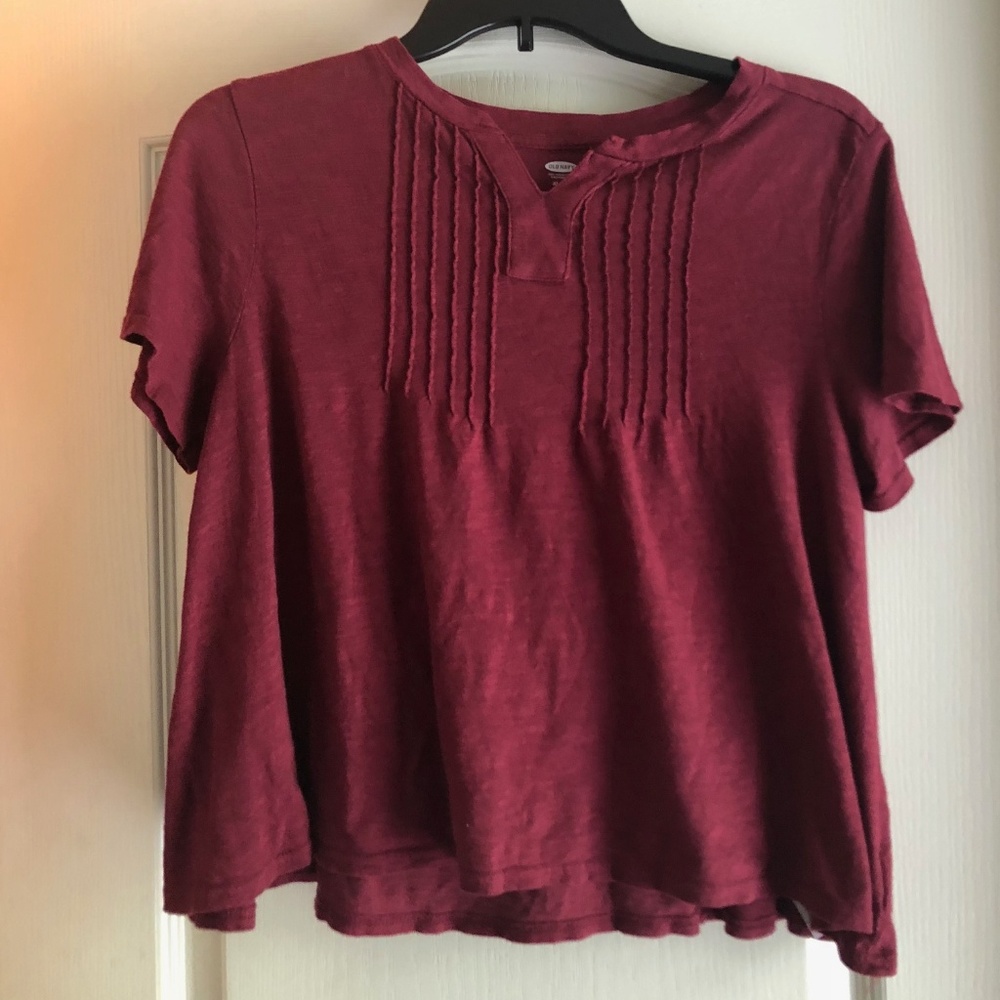 Maroon shirt/V-neck design